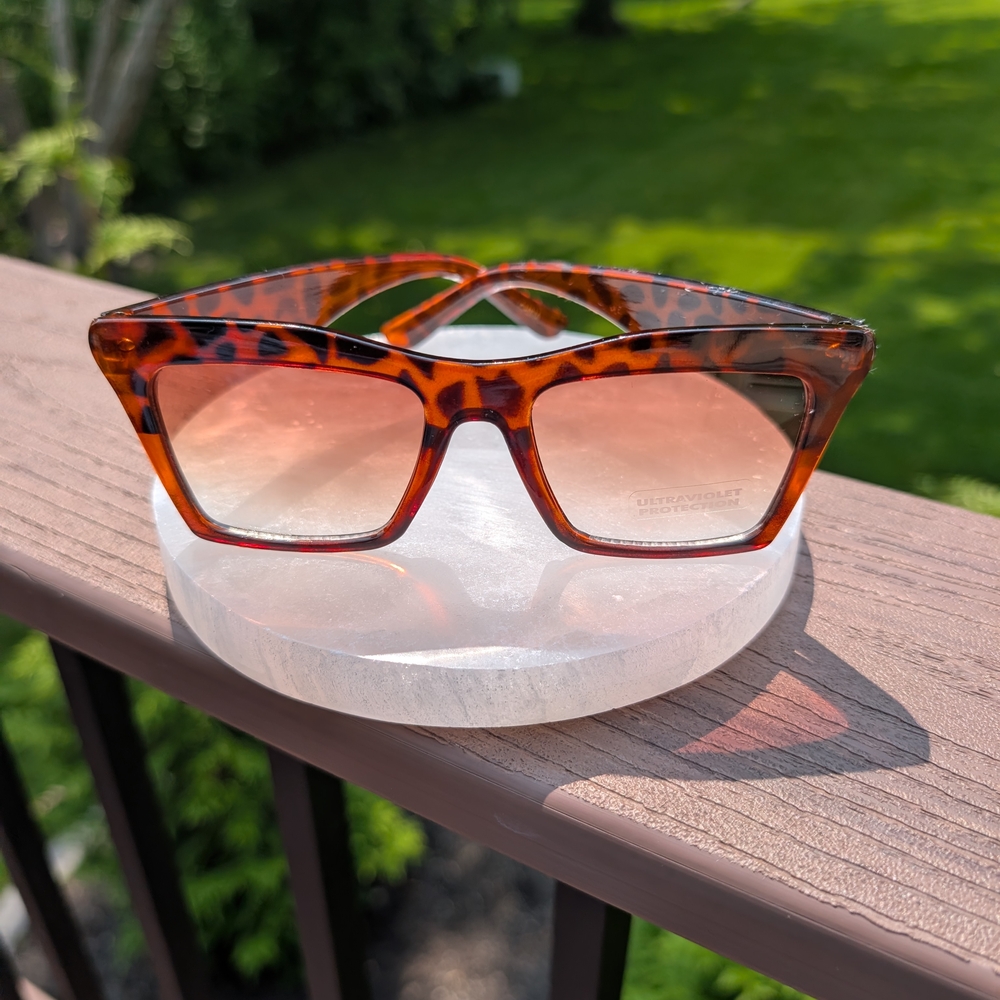 Tortoise Shell Oversized Sunglasses | Cat Eye Frames | UV Protection